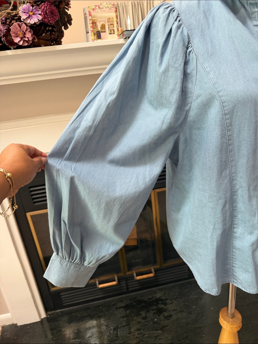 Who What Wear Light Blue Button-Down Shirt - Picture 2 of 6